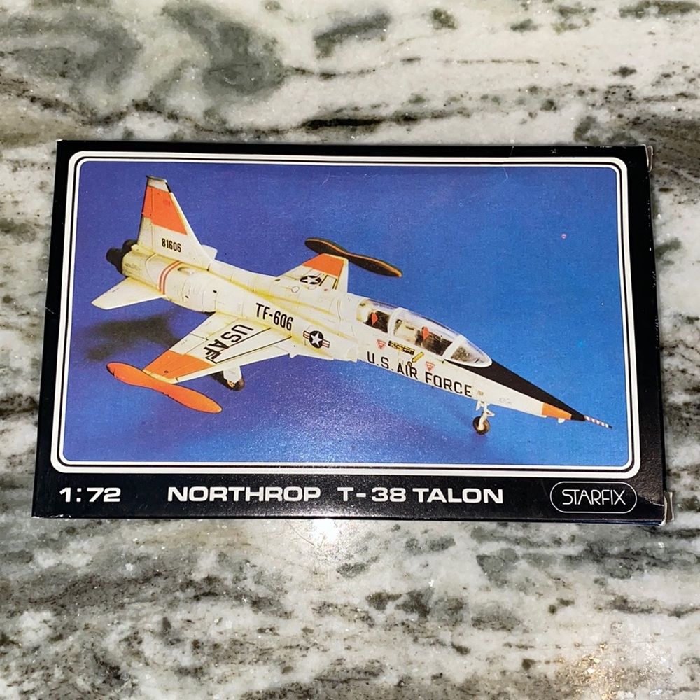 New in package vintage starfix 1:72 Model